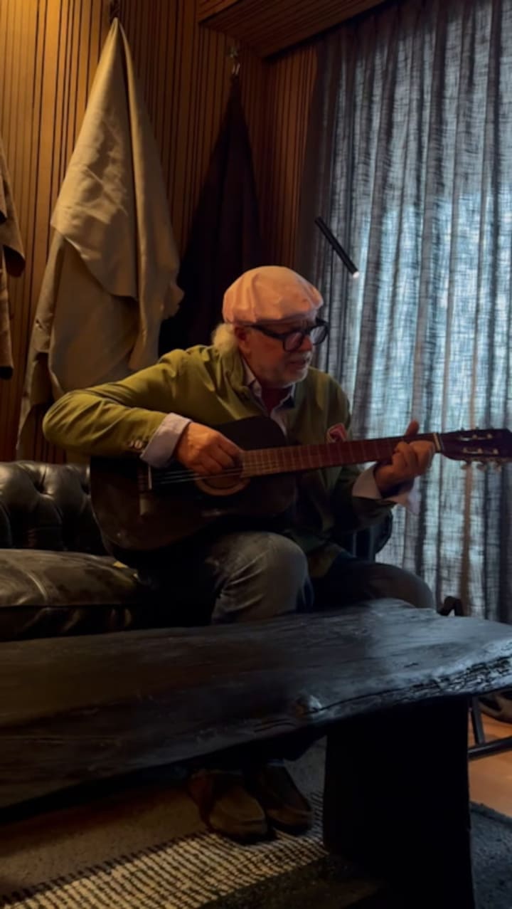 Leticia Rocco y Francis Mallmann en el rincón de música pensado para él.