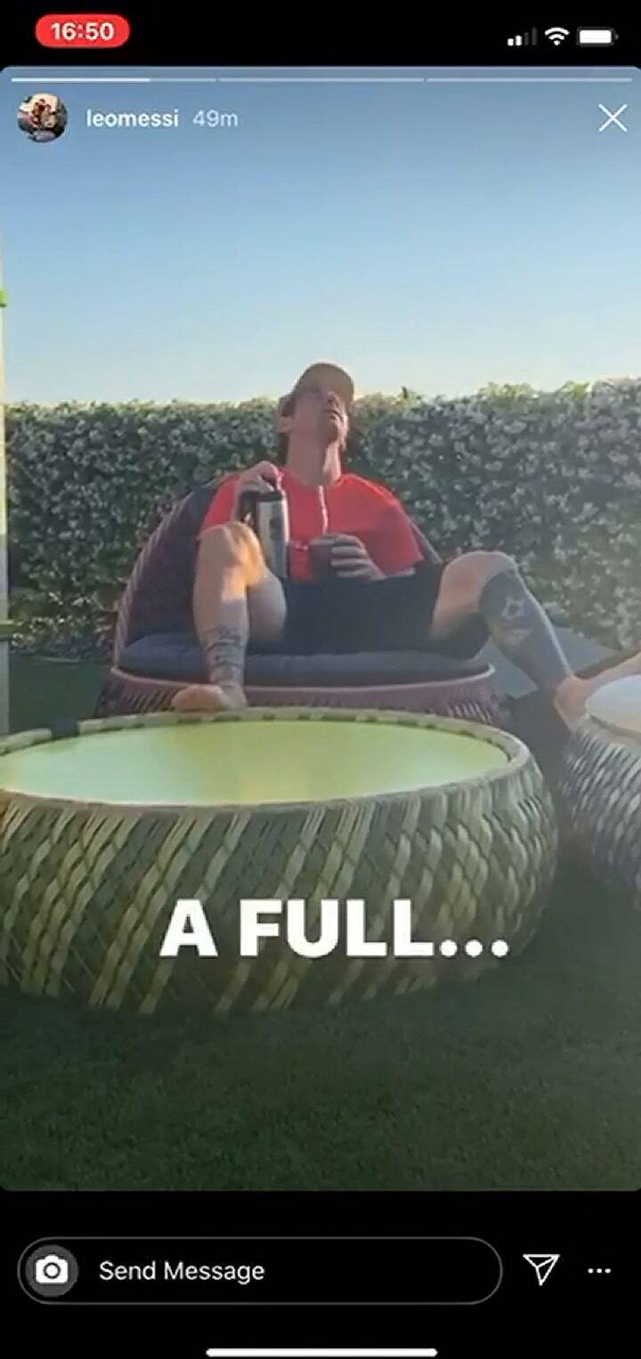 Messi escuchando WOS