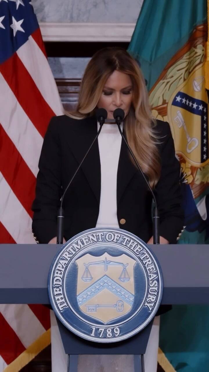 La primera dama de EE.UU. Melania Trump anunció las cuentas para jóvenes en hogares de acogida