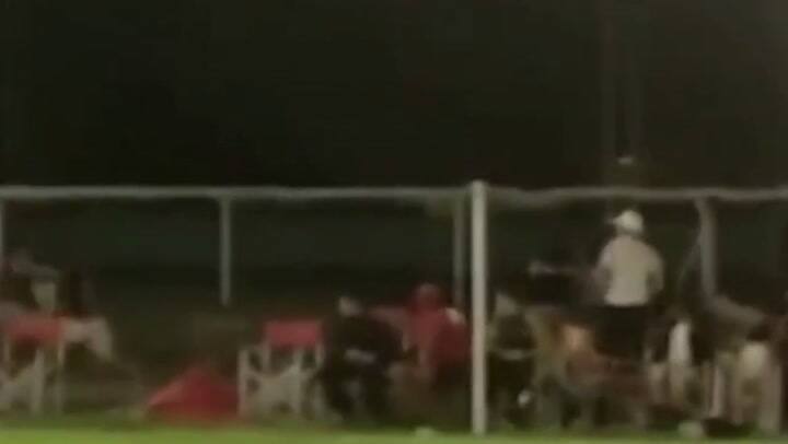 Un partido de fútbol amateur que terminó en una batalla cuerpo a cuerpo
