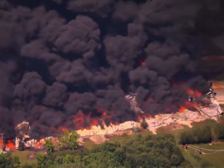 Como consecuencia del incendio se generaron grandes columnas de humo negro