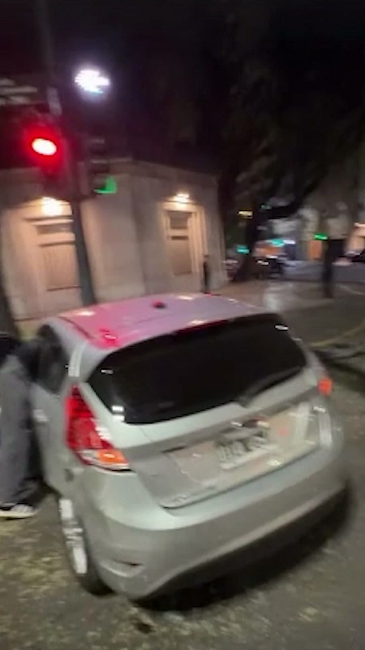 Tomás Holder publicó en sus historias de Instagram imágenes tomadas minutos después del accidente y se mostró visiblemente dolorido tras el impacto