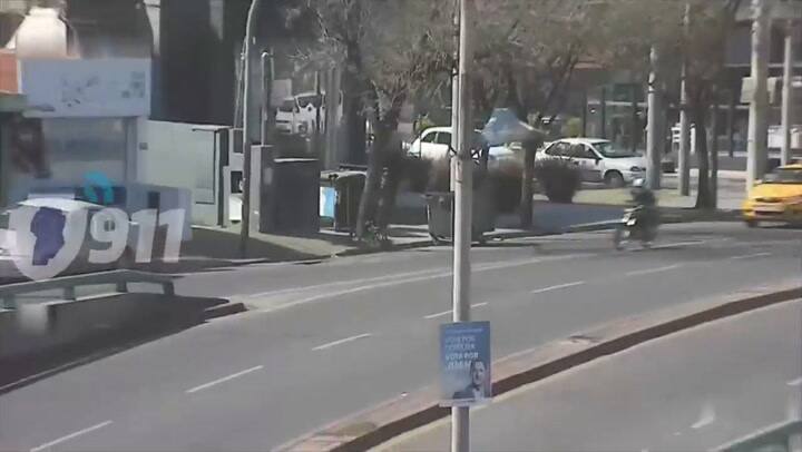 Persecusión cinematográfica: un motochorro se fugó de la policía