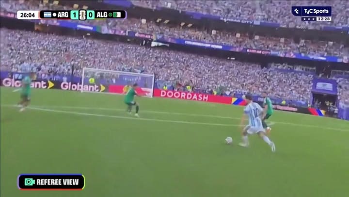 El gol de Messi desde la cámara del árbitro