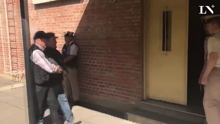 Boudou llegó esposado a la División de Investigaciones Penal Administrativa de Prefectura