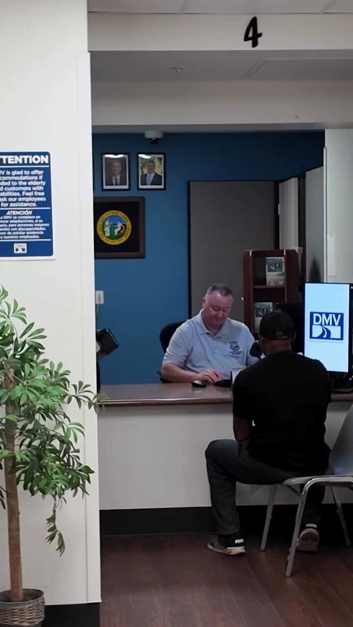 La oficina abierta recientemente por el DMV de Carolina del Norte con quioscos exprés