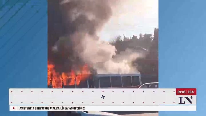 Panamericana: se incendio un micro escolar en el km 21