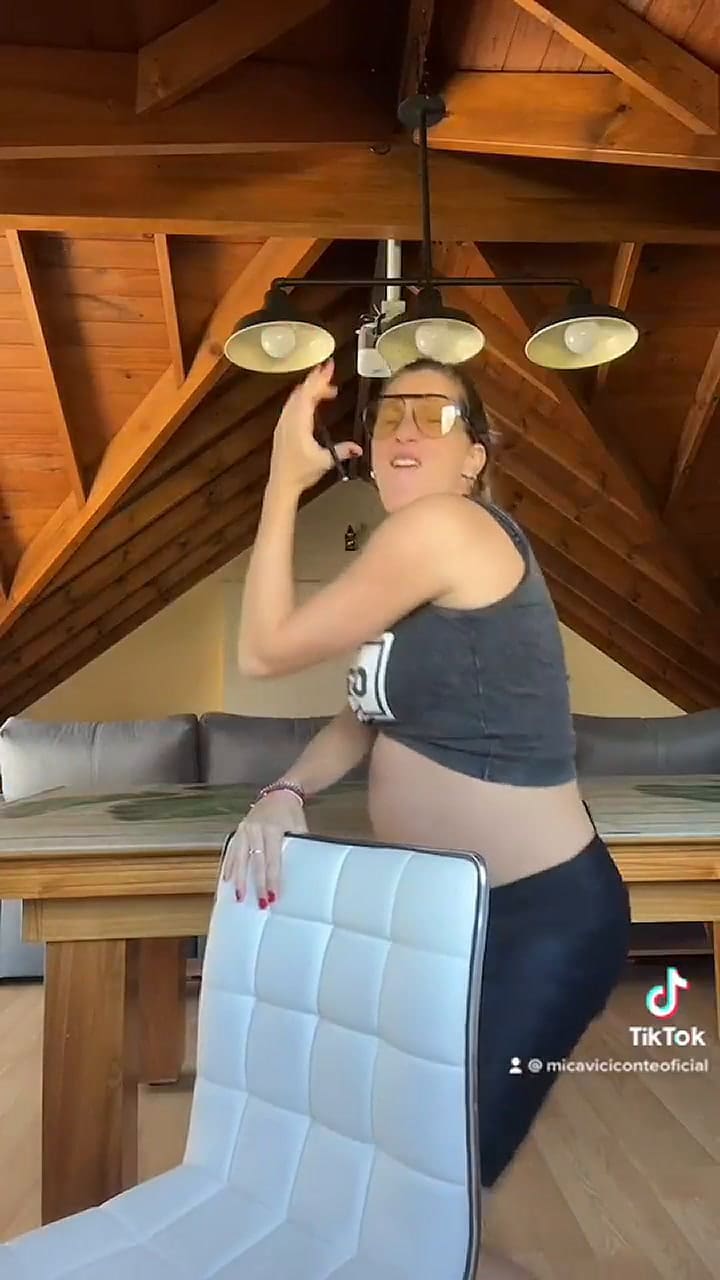 Mica Viciconte bailando