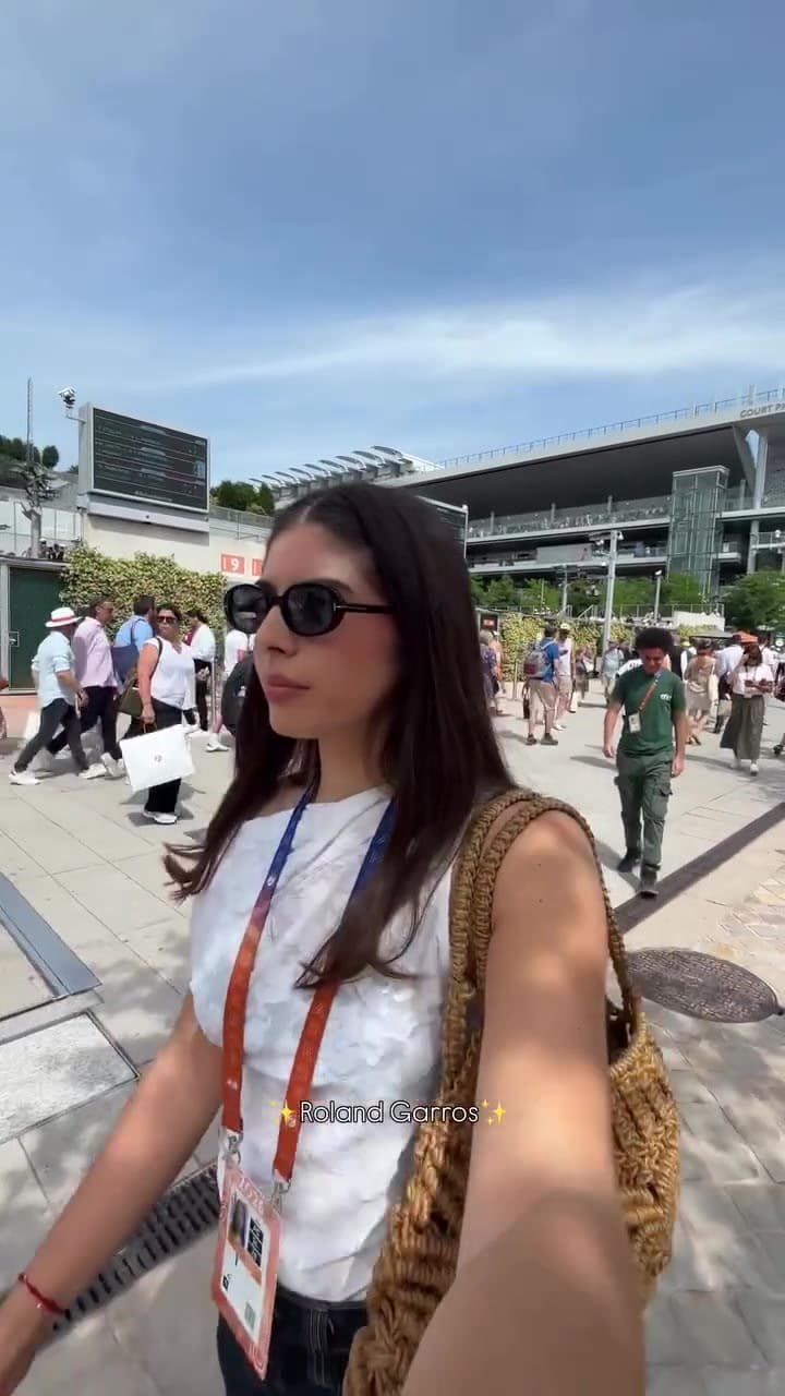 Josefina Catino alentó a Jakub Mensik en el Roland Garros