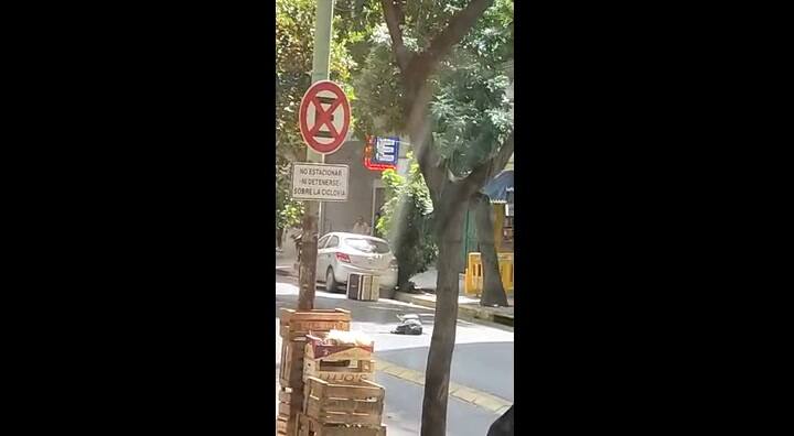 Detonación controlada de una mochila sospechosa frente a la sede de la AMIA