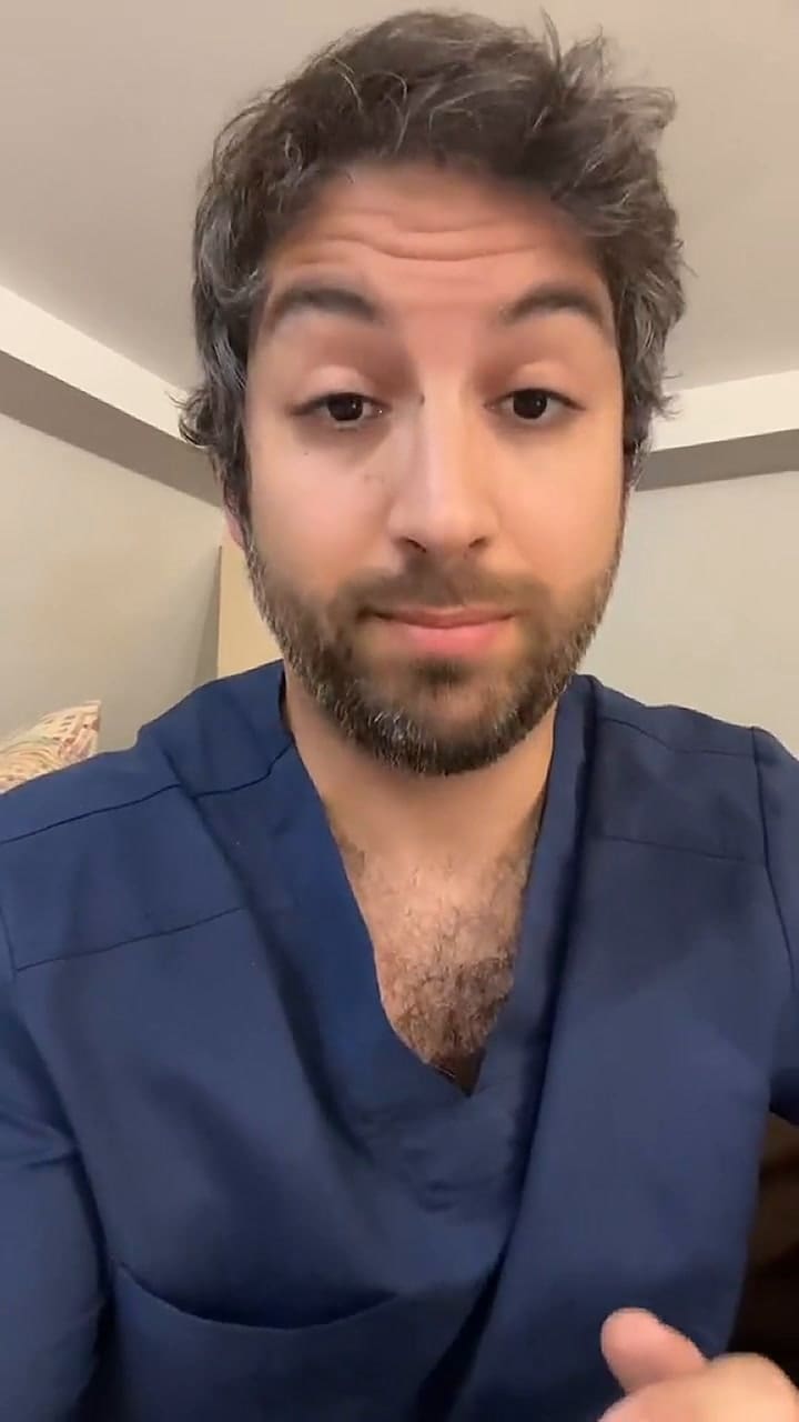 Un experto explica si hay que bañarse con esponja o no