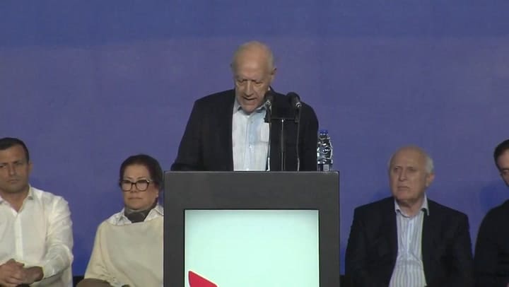 Roberto Lavagna se quebró durante su cierre de campaña - Fuente: YouTube