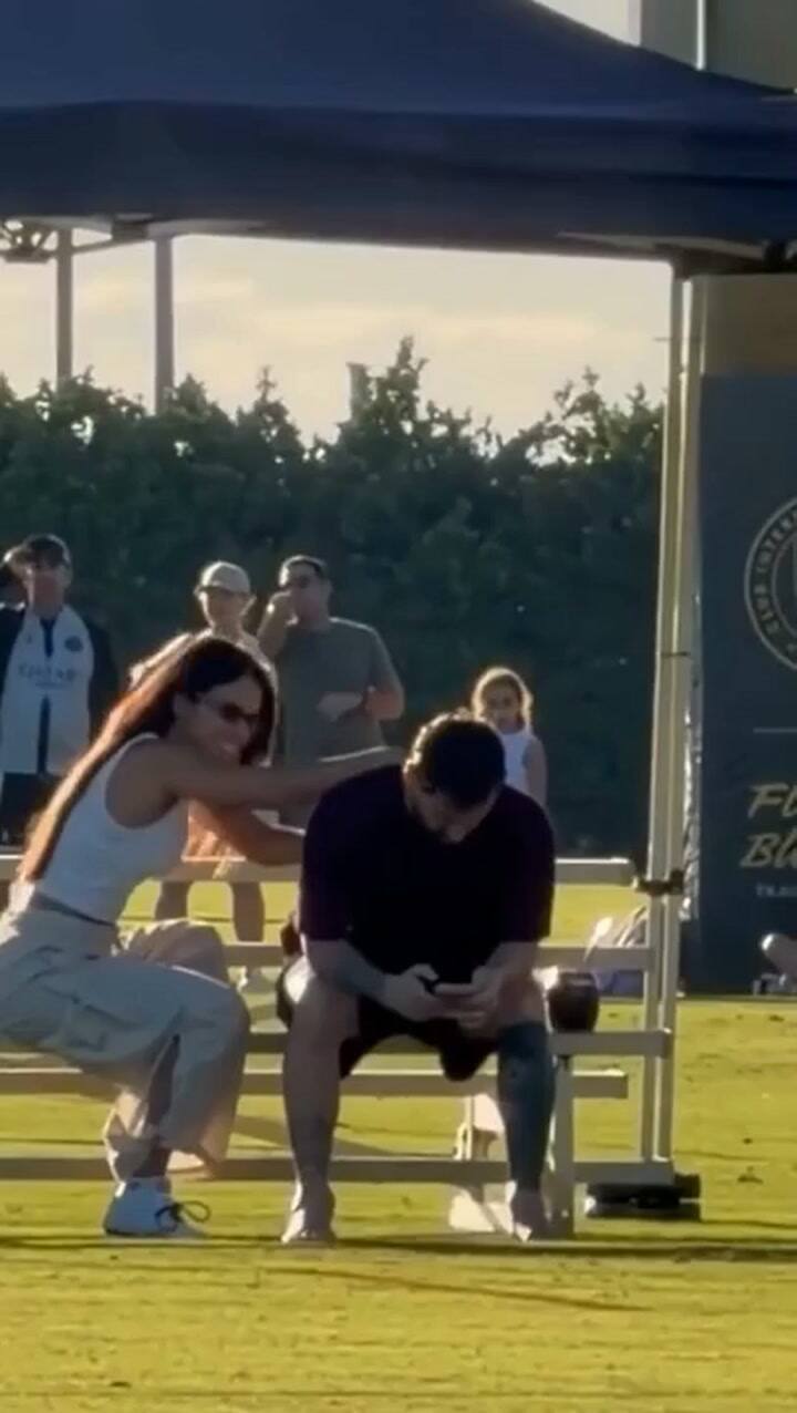Amor, mate y tribuna: el dulce momento de Lionel Messi y Antonela Roccuzzo en la práctica de sus hijos
