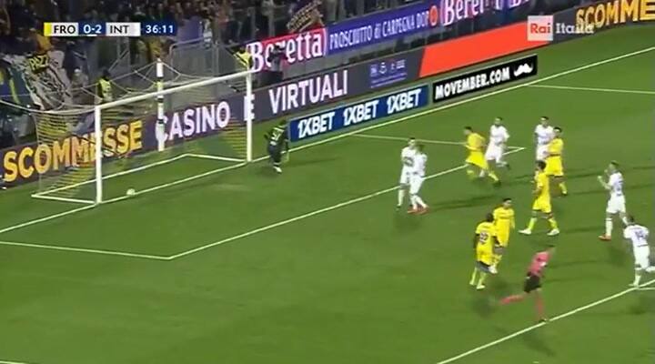 Perisic no le dejó patear un penal a Icardi - Fuente: Rai Italia