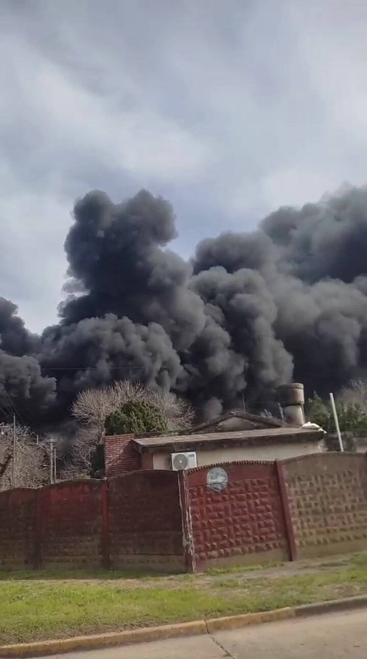 Tres tanques de combustible desataron caos en pleno centro Totora