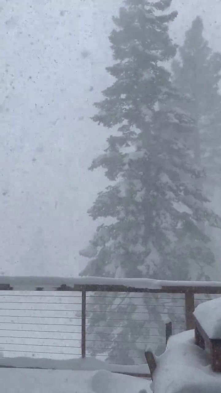 Fuerte tormenta de nieve en Lake Tahoe