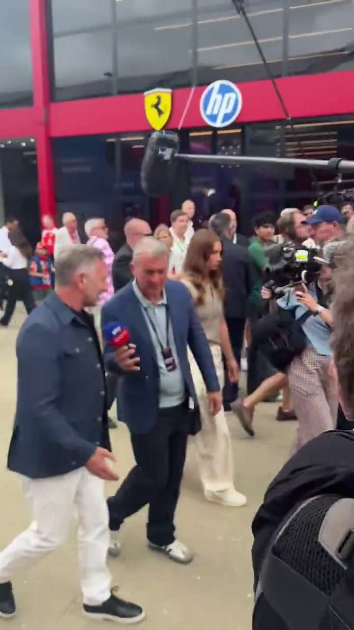 Horner, en el paddock de Silverstone