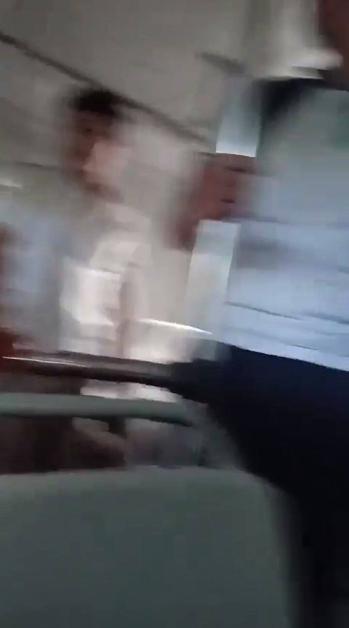 Atacan un bus escolar en México