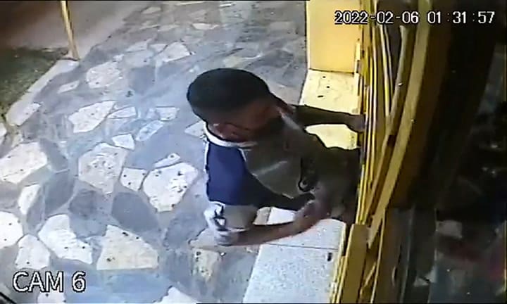 Un ladrón quiso entrar a un local y fue repelido a escobazos en Zárate