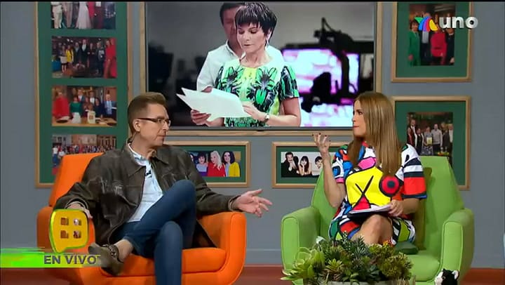 Captan a Paulina Rubio en la playa después de la muerte de su madre