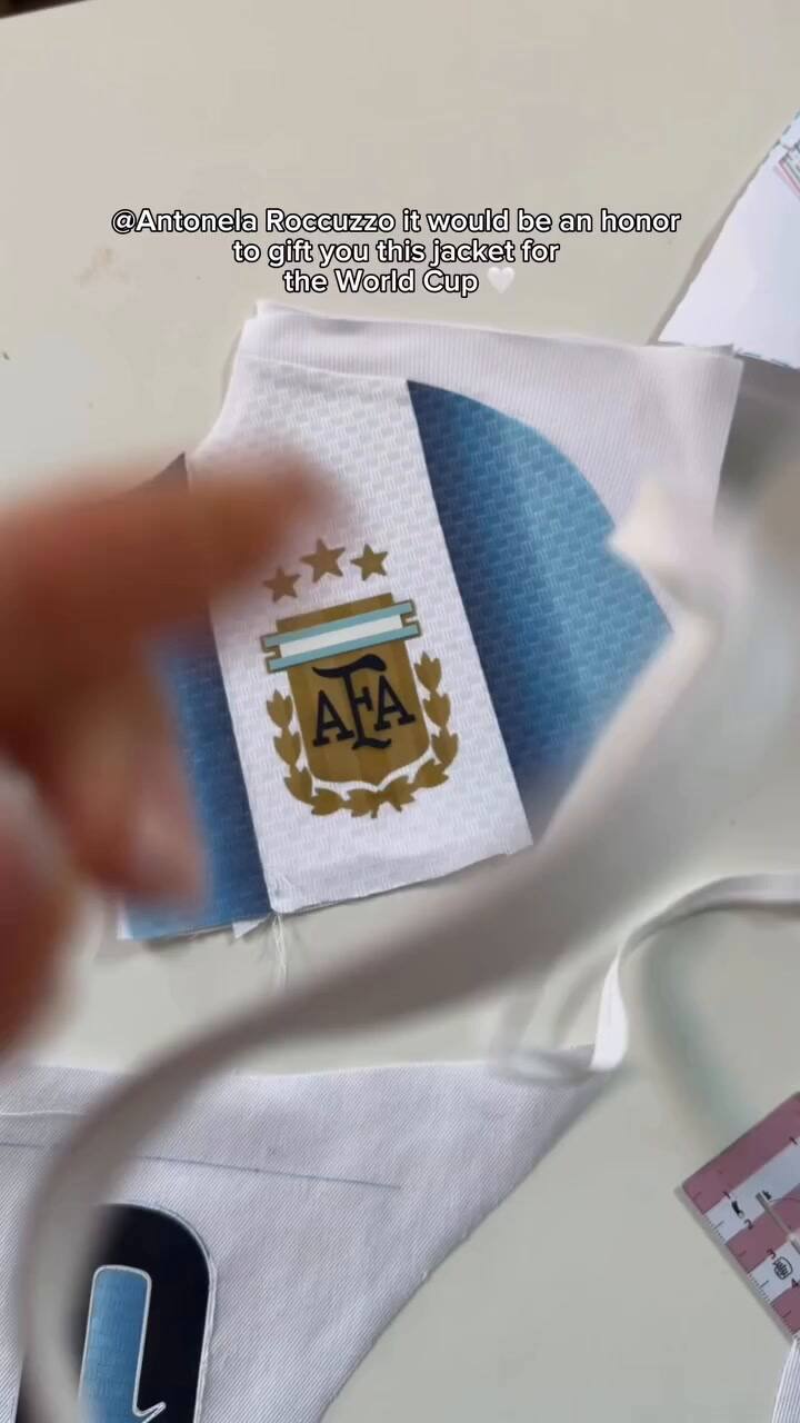 Fiona se destaca por sus creaciones de prendas particulares