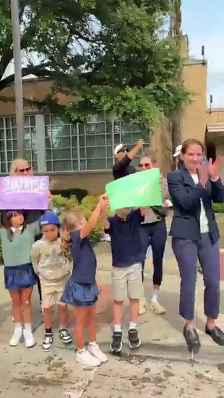 El sorpresivo regalo de una escuela de Dallas para el guardia
