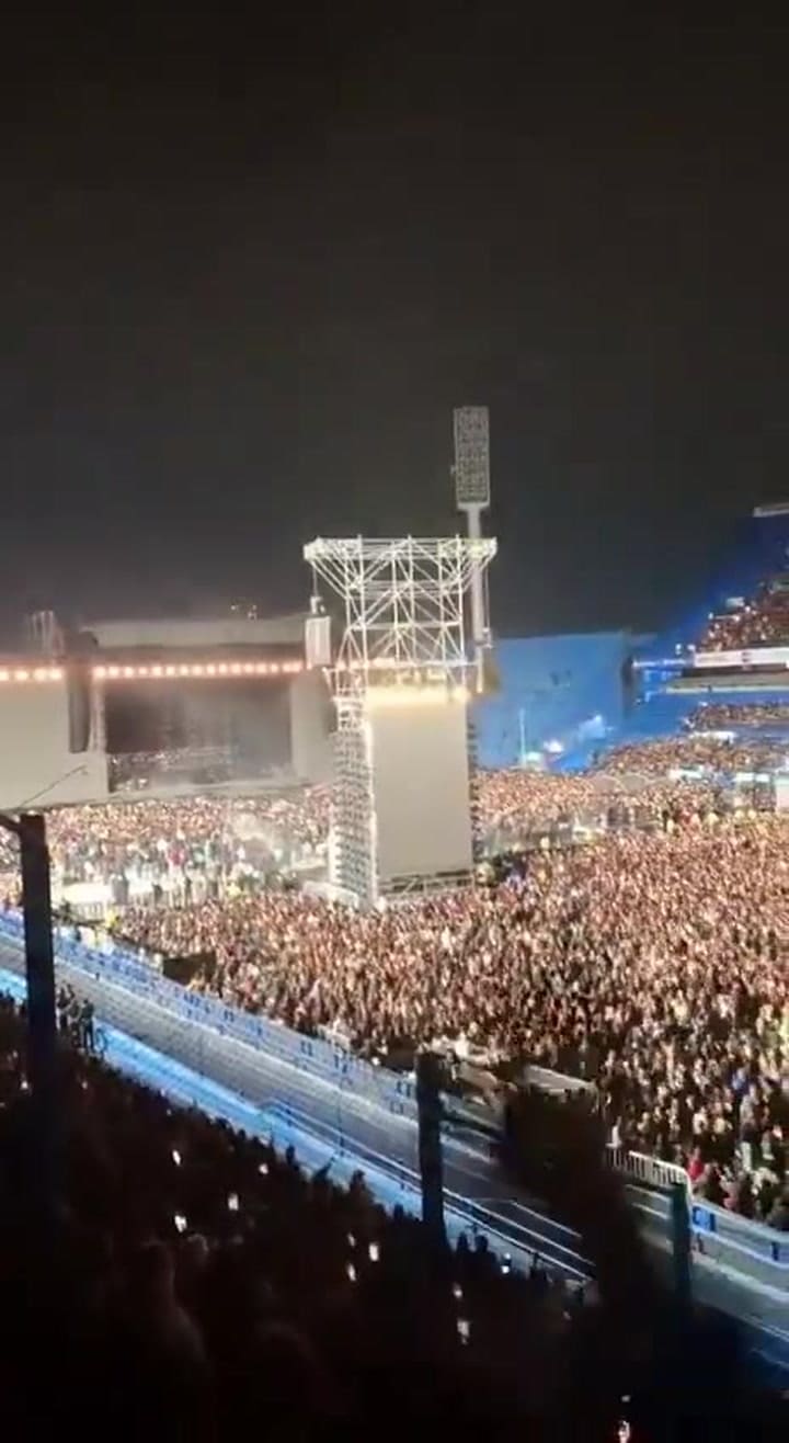 El público de Lali Espósito canta contra Milei en Vélez