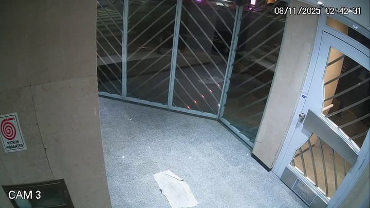 A las 2.42 ingresan los otros dos viudos negro