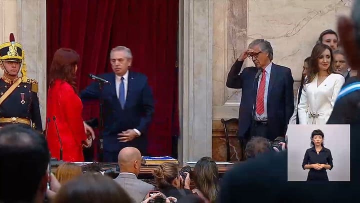 Un saludo gelido y miradas esquivas, el ultimo encuentro entre Alberto Fernandez y Cristina Kirchner
