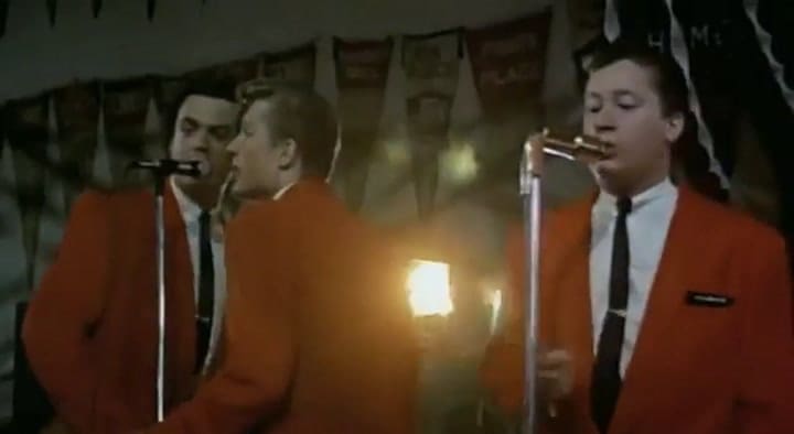 Rock, carreras y adolescentes, así es American Graffiti - Fuente: YouTube