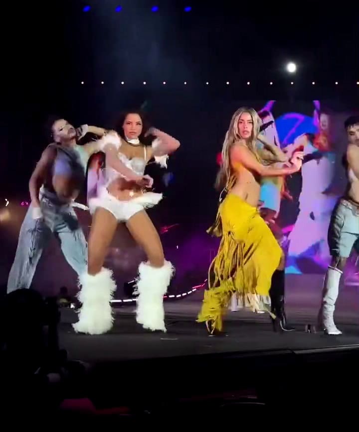 Tini sorprendió a todos en el show de Emilia Mernes