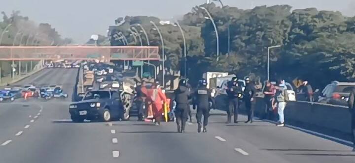 Violento choque en la General Paz provoca un caos en el tránsito