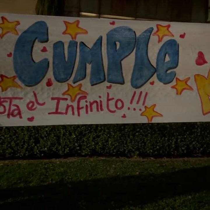 Las enormes pancartas que los hijos de Maru Botana le regalaron