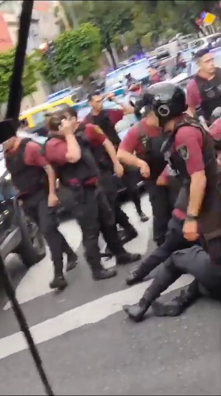 Flores detenido