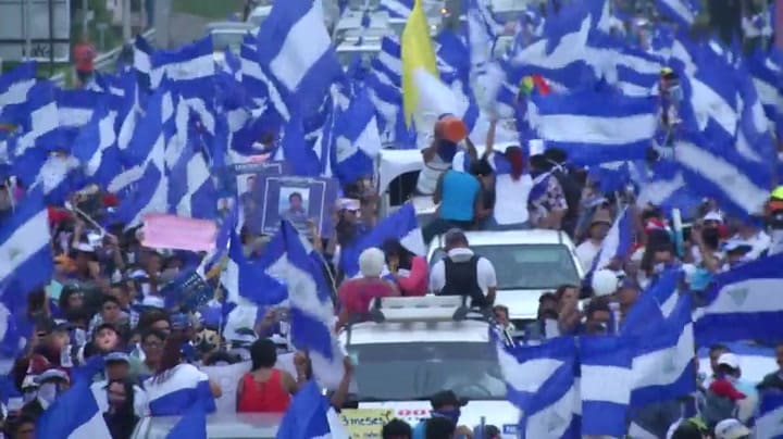 Marchas a favor y en contra del gobierno en Nicaragua - Fuente: AFP