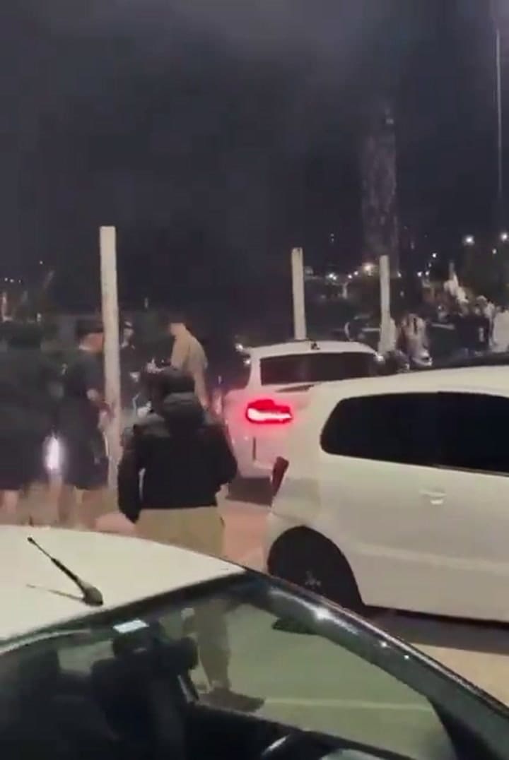 Brutal accidente en una picada frente a Tecnópolis