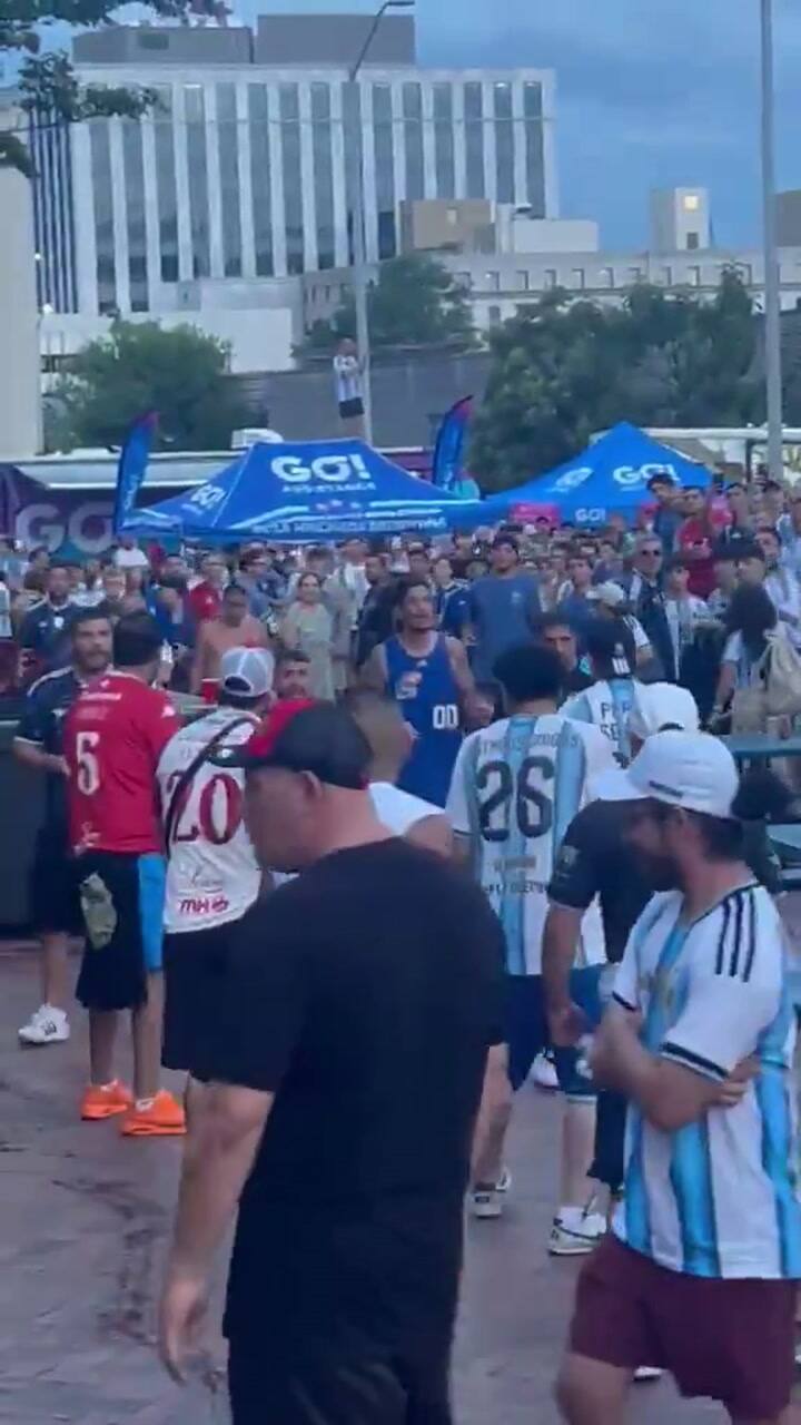 En pleno banderazo argentino en Atlanta, hinchas de Huracán y San Lorenzo se pelearon