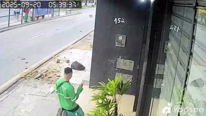 Un joven de 26 años se salvó por centímetros de ser atropellado por un auto en Brasil y su reacción se viralizó