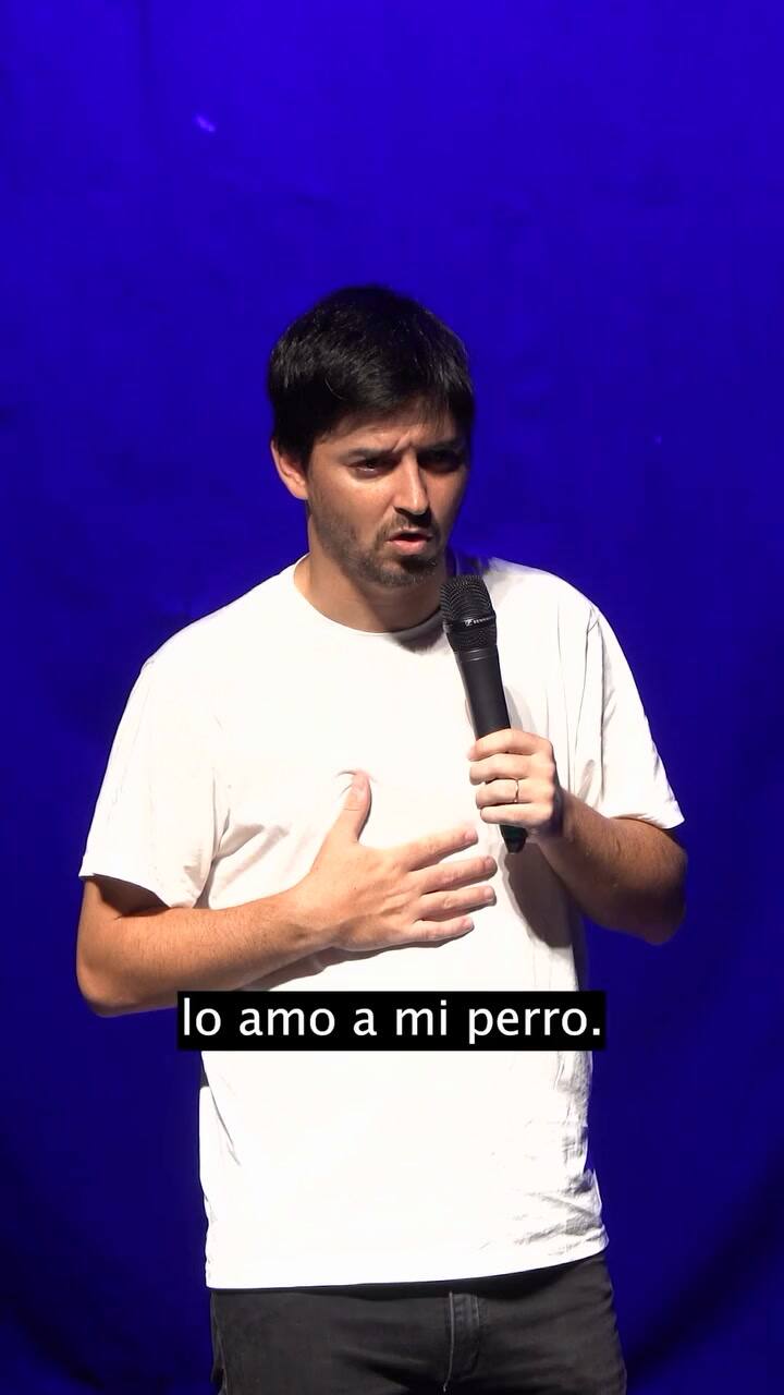El percance que vivió un comediante en medio de un show de stand up