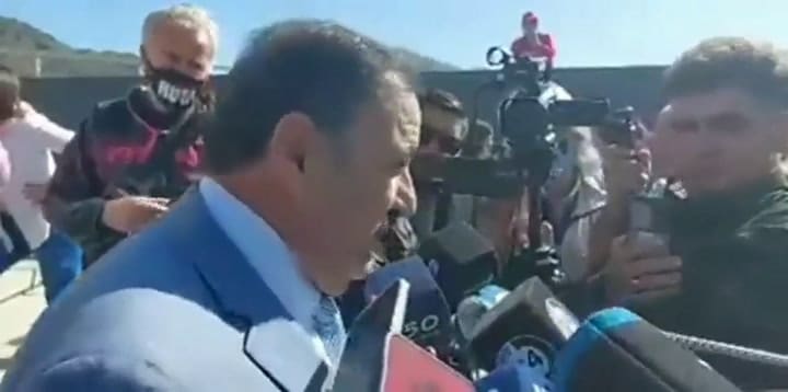 Ricardo Quintela pidió bloquear a los medios porteños