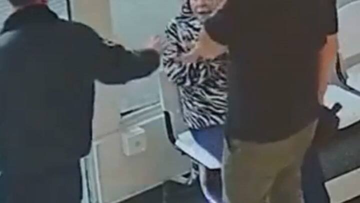 Es buscada por estafar, pero fue a hacerse un nuevo DNI y nadie la descubrió en el momento
