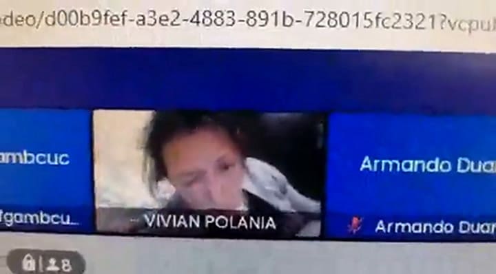 Se le prendió la cámara en plena audiencia pública