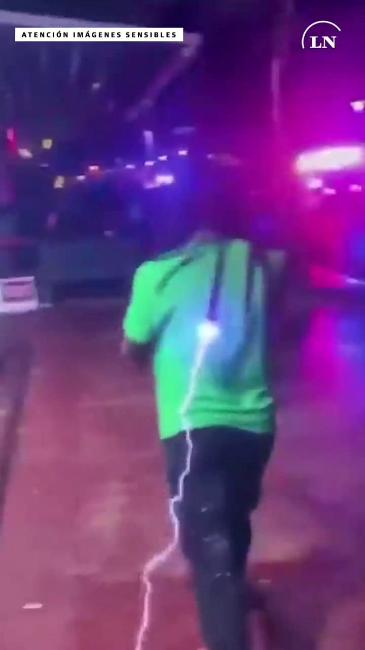 Las imágenes muestran el violento episodio en la madrugada de este domingo