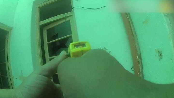 Con una descarga de Taser redujeron a un hombre que quería suicidarse en Liniers