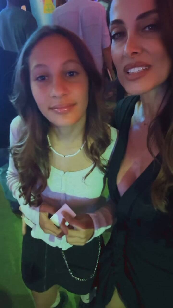 Débora Bello visitó la muestra de Lionel Messi en los Estados Unidos