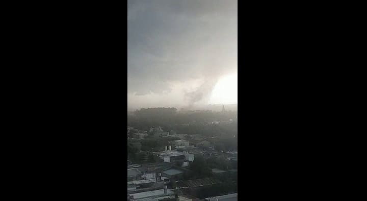 Una vista de la tormenta en Villa Cañás