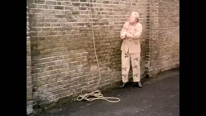 Benny Hill | 'Closing Chase' (1972)