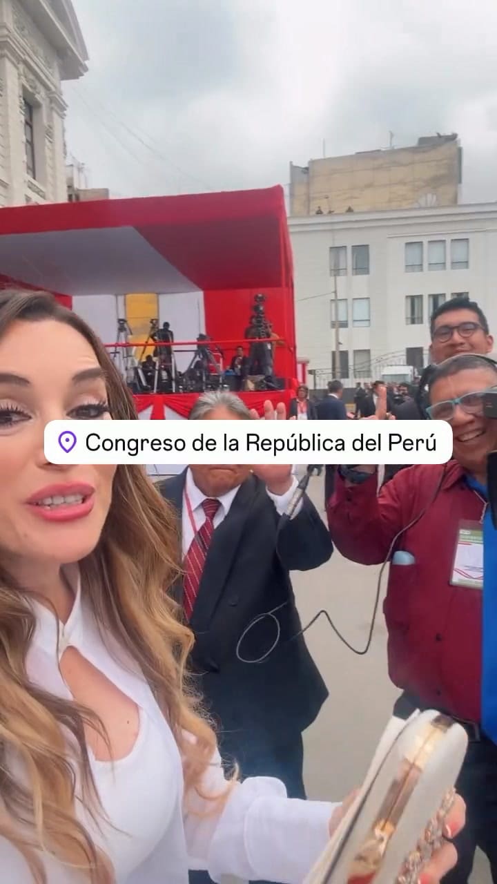 Fátima Flórez en Perú con periodistas