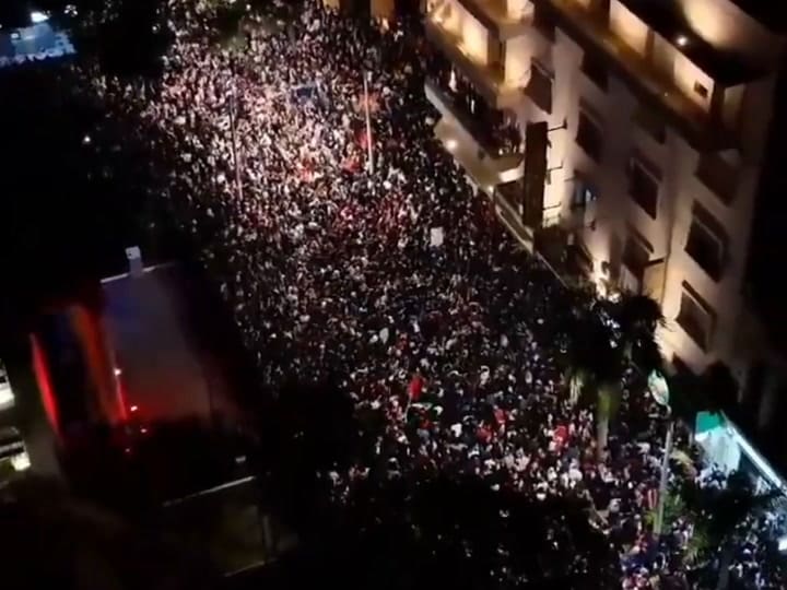 Miles de pesonas salieron a las calles para celebrar la clasificación de la selección de Paraguay
