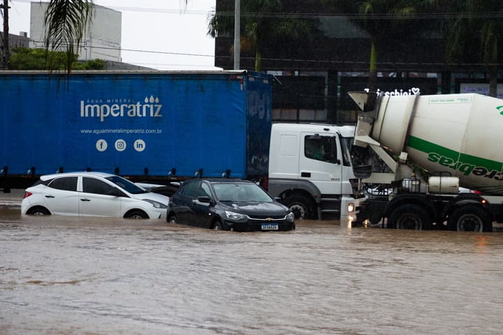 Drama por inundaciones en Florianópolis